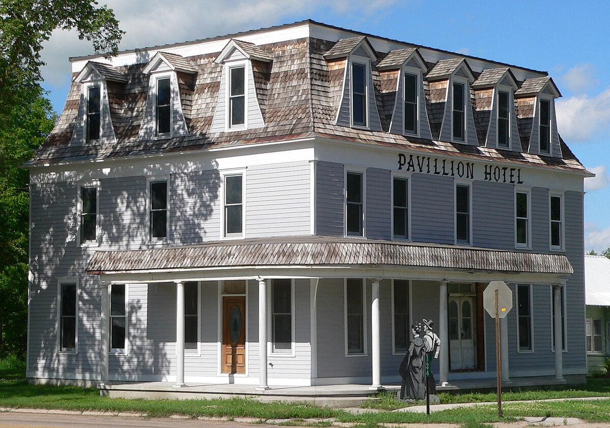 Pavillion Hotel today